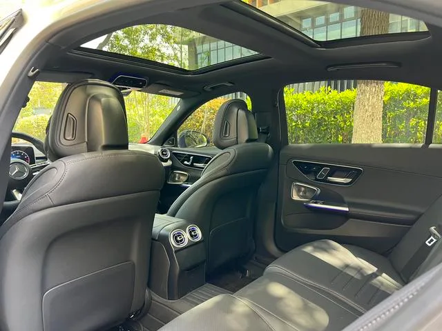 Mercedes-Benz C-Class 2025 C 260 L Edición deportiva Haoye interior foto 17 Mercedes-Benz C-Class 2025 C 260 L Edición deportiva Haoye interior foto 17