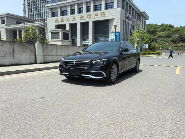 Mercedes-Benz E-Class 2023 E 300 L Luxury type Passenger car exterior photo 1 Mercedes-Benz E-Class 2023 E 300 L Luxury type Passenger car exterior photo 1