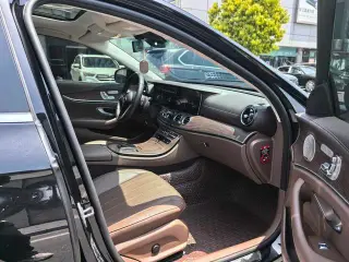 Mercedes-Benz E-Class 2023 E 300 L Luxury type Passenger car interior photo 11 Mercedes-Benz E-Class 2023 E 300 L Luxury type Passenger car interior photo 11