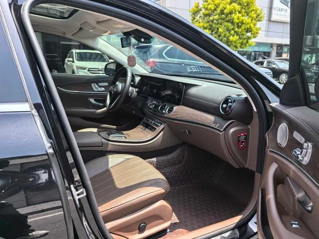 Mercedes-Benz E-Class 2023 E 300 L Luxury type Passenger car interior photo 11 Mercedes-Benz E-Class 2023 E 300 L Luxury type Passenger car interior photo 11