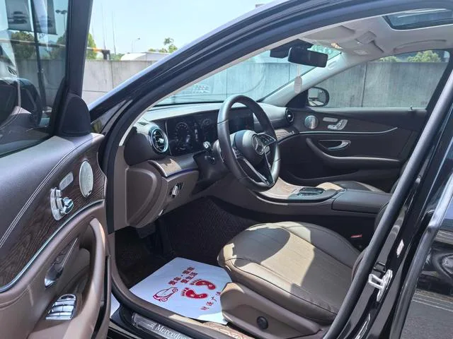 Mercedes-Benz E-Class 2023 E 300 L Luxury type Passenger car interior photo 16 Mercedes-Benz E-Class 2023 E 300 L Luxury type Passenger car interior photo 16