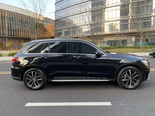 Mercedes-Benz GLC 2021 GLC 260 L 4MATIC Luxury type exterior photo 9 Mercedes-Benz GLC 2021 GLC 260 L 4MATIC Luxury type exterior photo 9