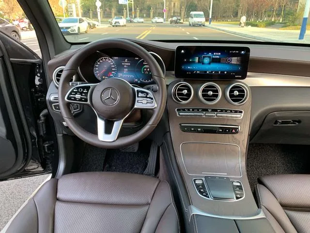 Mercedes-Benz GLC 2021 GLC 260 L 4MATIC Luxury type interior photo 11 Mercedes-Benz GLC 2021 GLC 260 L 4MATIC Luxury type interior photo 11