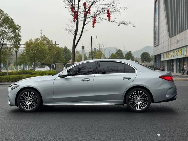 Mercedes-Benz C-Class 2022 C 260 L Sports version exterior photo 4 Mercedes-Benz C-Class 2022 C 260 L Sports version exterior photo 4