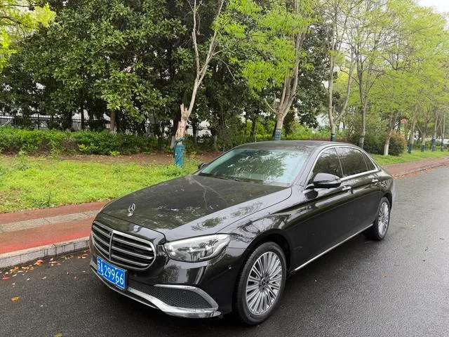 Mercedes-Benz E-Class 2022 Second change E 300 L Fashionable Passenger car exterior photo 1 Mercedes-Benz E-Class 2022 Second change E 300 L Fashionable Passenger car exterior photo 1