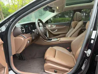 Mercedes-Benz E-Class 2022 Second change E 300 L Fashionable Passenger car interior photo 9 Mercedes-Benz E-Class 2022 Second change E 300 L Fashionable Passenger car interior photo 9