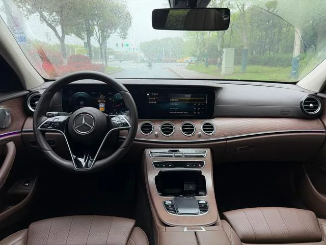 Mercedes-Benz E-Class 2022 Second change E 300 L Fashionable Passenger car interior photo 10 Mercedes-Benz E-Class 2022 Second change E 300 L Fashionable Passenger car interior photo 10