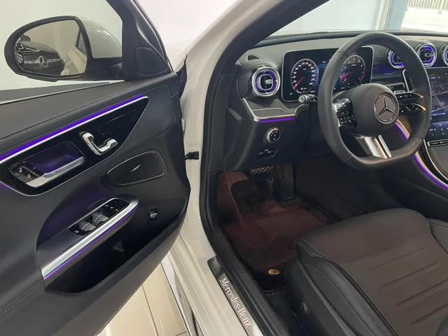 Mercedes-Benz C-Class 2024 C 260 L Sports version interior photo 18 Mercedes-Benz C-Class 2024 C 260 L Sports version interior photo 18
