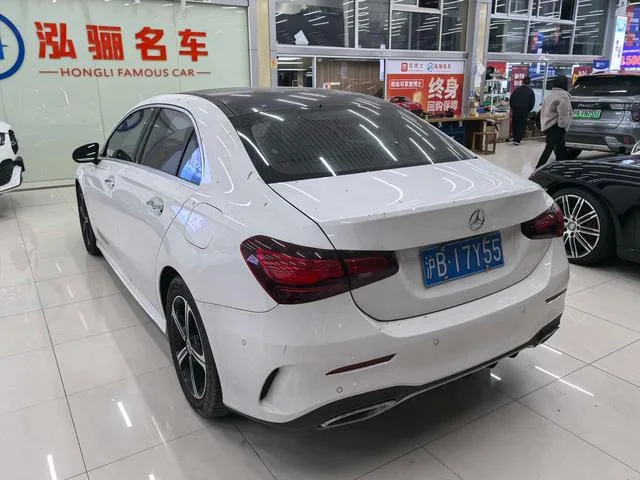 Mercedes-Benz A-Class 2023 A 200 L Voiture de sport version mode extérieur photo 6 Mercedes-Benz A-Class 2023 A 200 L Voiture de sport version mode extérieur photo 6