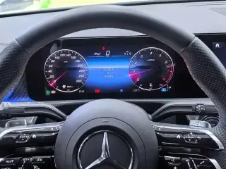Mercedes-Benz A-Class 2023 A 200 L Voiture de sport version mode intérieur photo 13 Mercedes-Benz A-Class 2023 A 200 L Voiture de sport version mode intérieur photo 13