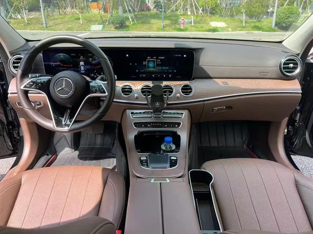 Mercedes-Benz E-Class 2023 E 300 L Fashionable Passenger car exterior photo 4 Mercedes-Benz E-Class 2023 E 300 L Fashionable Passenger car exterior photo 4