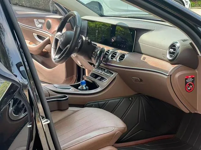 Mercedes-Benz E-Class 2023 E 300 L Fashionable Passenger car interior photo 7 Mercedes-Benz E-Class 2023 E 300 L Fashionable Passenger car interior photo 7