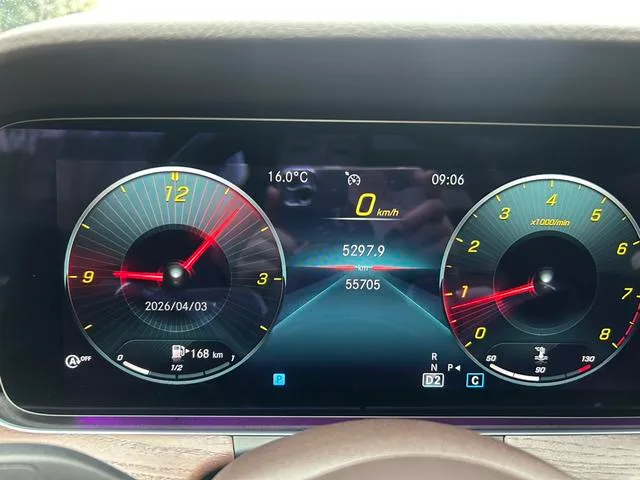 Mercedes-Benz E-Class 2023 E 300 L Fashionable Passenger car interior photo 10 Mercedes-Benz E-Class 2023 E 300 L Fashionable Passenger car interior photo 10