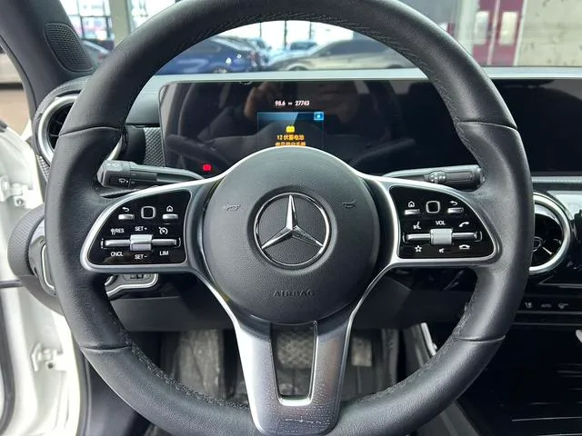 Mercedes-Benz A-Class 2022 Restyling A 180 L sports car interior photo 11 Mercedes-Benz A-Class 2022 Restyling A 180 L sports car interior photo 11