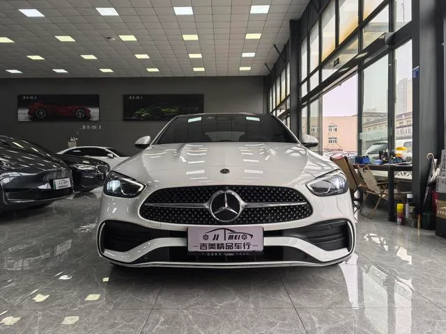 Mercedes-Benz C-Class 2022 C 260 L Versión deportiva exterior foto 3 Mercedes-Benz C-Class 2022 C 260 L Versión deportiva exterior foto 3