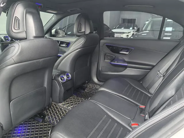 Mercedes-Benz C-Class 2022 C 260 L Versión deportiva interior foto 8 Mercedes-Benz C-Class 2022 C 260 L Versión deportiva interior foto 8