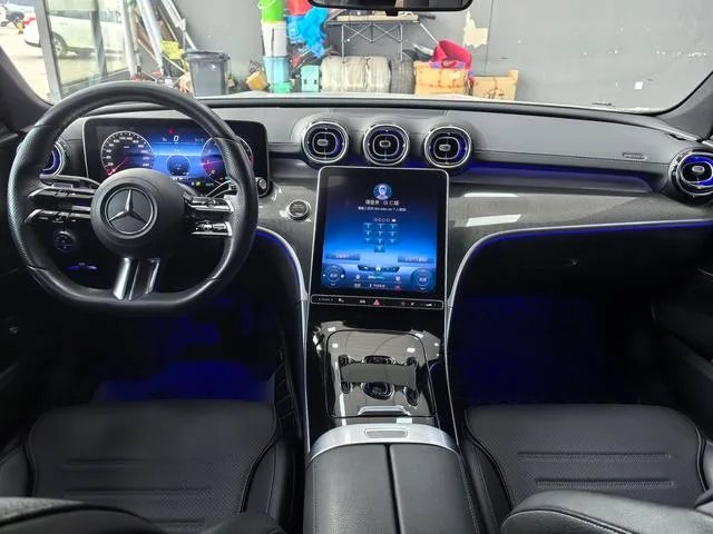 Mercedes-Benz C-Class 2022 C 260 L Versión deportiva interior foto 9 Mercedes-Benz C-Class 2022 C 260 L Versión deportiva interior foto 9