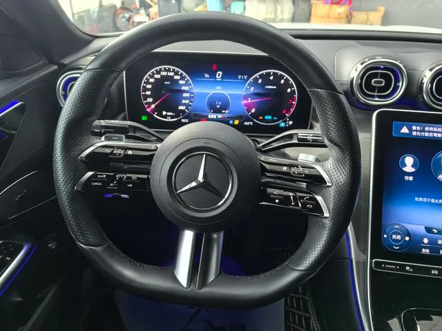 Mercedes-Benz C-Class 2022 C 260 L Versión deportiva interior foto 10 Mercedes-Benz C-Class 2022 C 260 L Versión deportiva interior foto 10