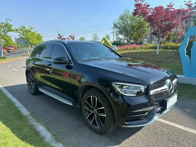 Mercedes-Benz GLC 2021 GLC 260 L 4MATIC Luxury type exterior photo 2 Mercedes-Benz GLC 2021 GLC 260 L 4MATIC Luxury type exterior photo 2