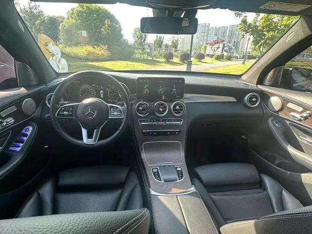 Mercedes-Benz GLC 2021 GLC 260 L 4MATIC Luxury type interior photo 7 Mercedes-Benz GLC 2021 GLC 260 L 4MATIC Luxury type interior photo 7