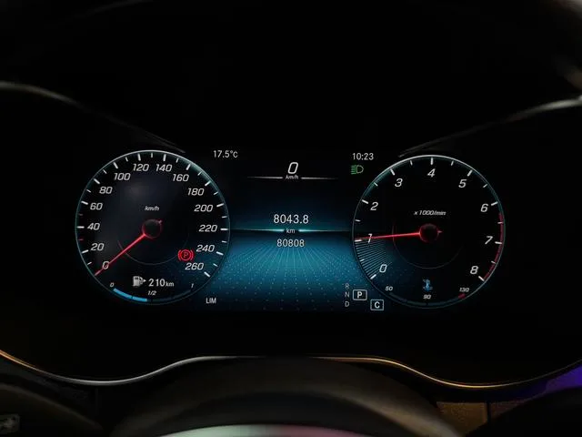 Mercedes-Benz GLC 2021 GLC 260 L 4MATIC Luxury type interior photo 17 Mercedes-Benz GLC 2021 GLC 260 L 4MATIC Luxury type interior photo 17
