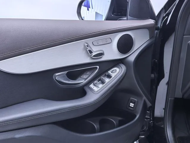 Mercedes-Benz GLC 2022 GLC 260 L 4MATIC Dynamic interior photo 17 Mercedes-Benz GLC 2022 GLC 260 L 4MATIC Dynamic interior photo 17