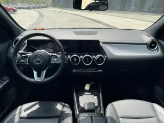 Mercedes-Benz GLA 2022 GLA 200 interior photo 11 Mercedes-Benz GLA 2022 GLA 200 interior photo 11