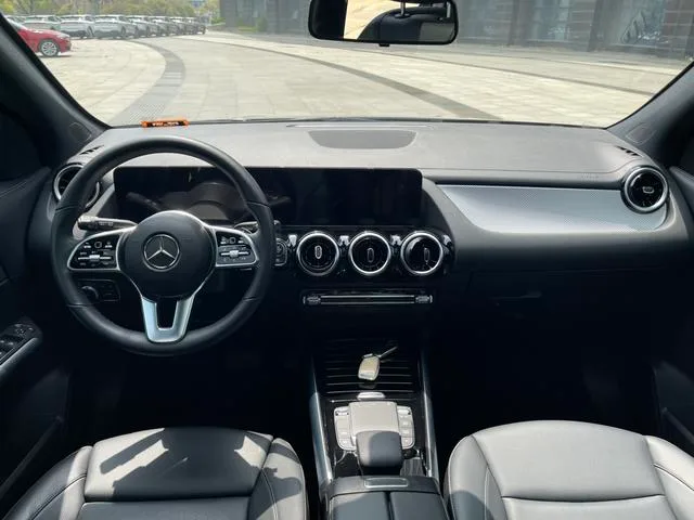 Mercedes-Benz GLA 2022 GLA 200 interior photo 11 Mercedes-Benz GLA 2022 GLA 200 interior photo 11