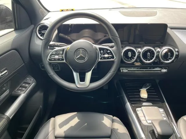 Mercedes-Benz GLA 2022 GLA 200 interior photo 12 Mercedes-Benz GLA 2022 GLA 200 interior photo 12