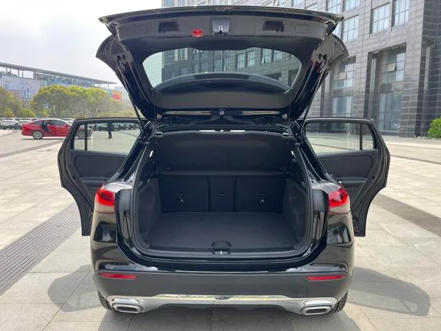 Mercedes-Benz GLA 2022 GLA 200 interior photo 14 Mercedes-Benz GLA 2022 GLA 200 interior photo 14