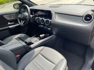 Mercedes-Benz GLA 2022 GLA 200 interior photo 15 Mercedes-Benz GLA 2022 GLA 200 interior photo 15