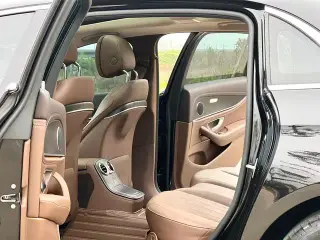 Mercedes-Benz E-Class 2023 E 300 L Fashionable Passenger car interior photo 10 Mercedes-Benz E-Class 2023 E 300 L Fashionable Passenger car interior photo 10
