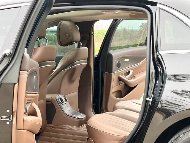 Mercedes-Benz E-Class 2023 E 300 L Fashionable Passenger car interior photo 10 Mercedes-Benz E-Class 2023 E 300 L Fashionable Passenger car interior photo 10