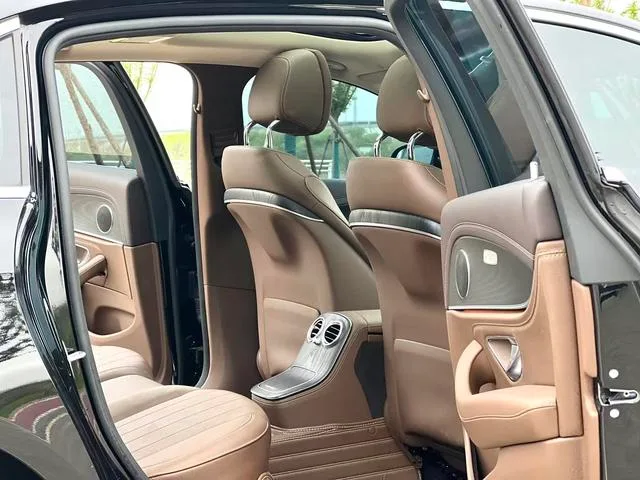 Mercedes-Benz E-Class 2023 E 300 L Fashionable Passenger car interior photo 11 Mercedes-Benz E-Class 2023 E 300 L Fashionable Passenger car interior photo 11