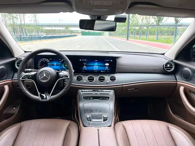 Mercedes-Benz E-Class 2023 E 300 L Fashionable Passenger car interior photo 12 Mercedes-Benz E-Class 2023 E 300 L Fashionable Passenger car interior photo 12