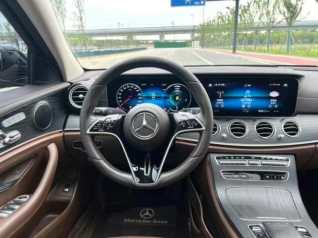 Mercedes-Benz E-Class 2023 E 300 L Fashionable Passenger car interior photo 13 Mercedes-Benz E-Class 2023 E 300 L Fashionable Passenger car interior photo 13