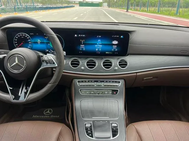 Mercedes-Benz E-Class 2023 E 300 L Fashionable Passenger car interior photo 15 Mercedes-Benz E-Class 2023 E 300 L Fashionable Passenger car interior photo 15