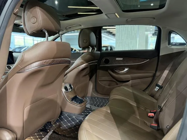 Mercedes-Benz E-Class 2023 Restyling E 300 L Fashionable Passenger car interior photo 10 Mercedes-Benz E-Class 2023 Restyling E 300 L Fashionable Passenger car interior photo 10