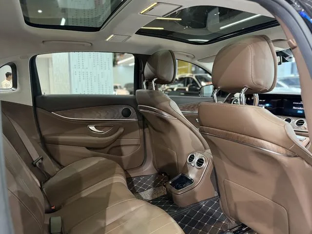 Mercedes-Benz E-Class 2023 Restyling E 300 L Fashionable Passenger car interior photo 12 Mercedes-Benz E-Class 2023 Restyling E 300 L Fashionable Passenger car interior photo 12