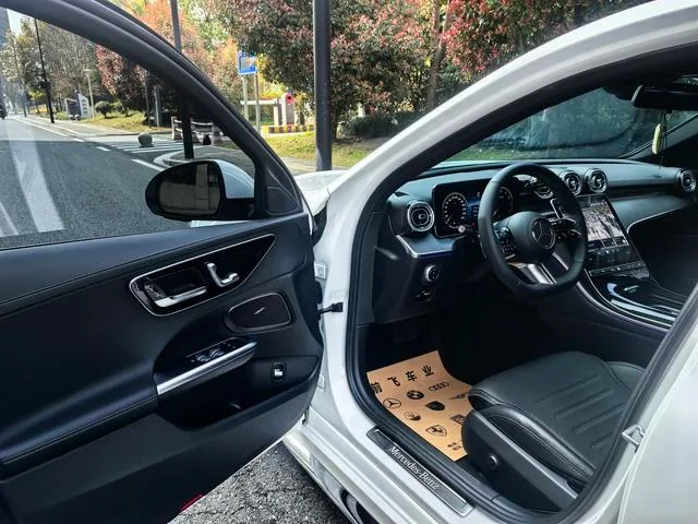 Mercedes-Benz C-Class 2023 C 260 L Sports version interior photo 11 Mercedes-Benz C-Class 2023 C 260 L Sports version interior photo 11