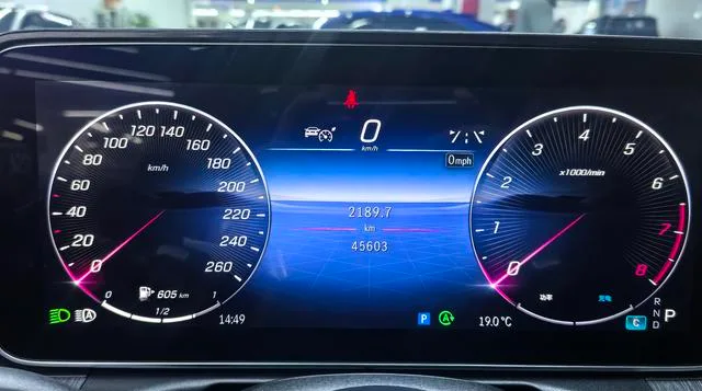 Mercedes-Benz C-Class 2023 C 260 L Sports version interior photo 16 Mercedes-Benz C-Class 2023 C 260 L Sports version interior photo 16