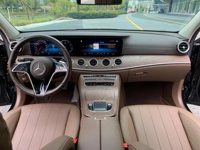 Mercedes-Benz E-Class 2023 Restyling E 300 L Fashionable Passenger car interior photo 14 Mercedes-Benz E-Class 2023 Restyling E 300 L Fashionable Passenger car interior photo 14