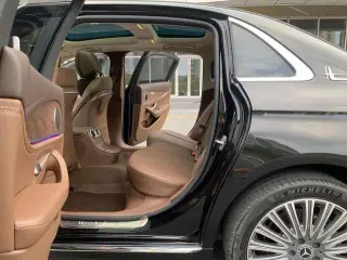 Mercedes-Benz E-Class 2023 Restyling E 300 L Fashionable Passenger car interior photo 18 Mercedes-Benz E-Class 2023 Restyling E 300 L Fashionable Passenger car interior photo 18