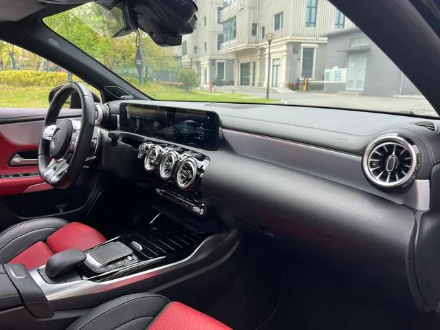 Mercedes-Benz Mercedes-AMG A-Class 2020 AMG A 35 4MATIC interior photo 11 Mercedes-Benz Mercedes-AMG A-Class 2020 AMG A 35 4MATIC interior photo 11