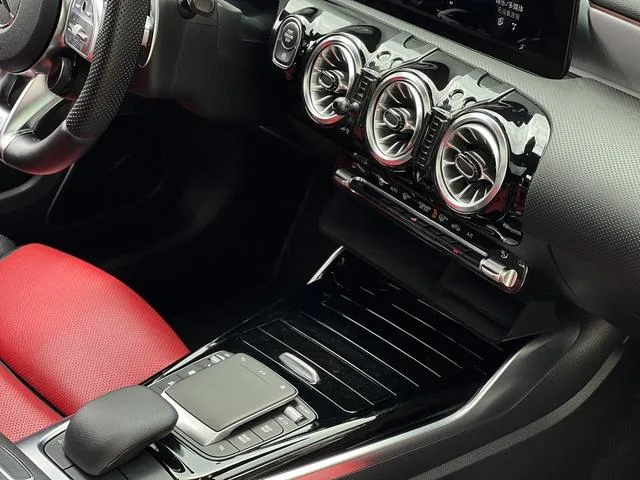 Mercedes-Benz Mercedes-AMG A-Class 2020 AMG A 35 4MATIC interior photo 13 Mercedes-Benz Mercedes-AMG A-Class 2020 AMG A 35 4MATIC interior photo 13