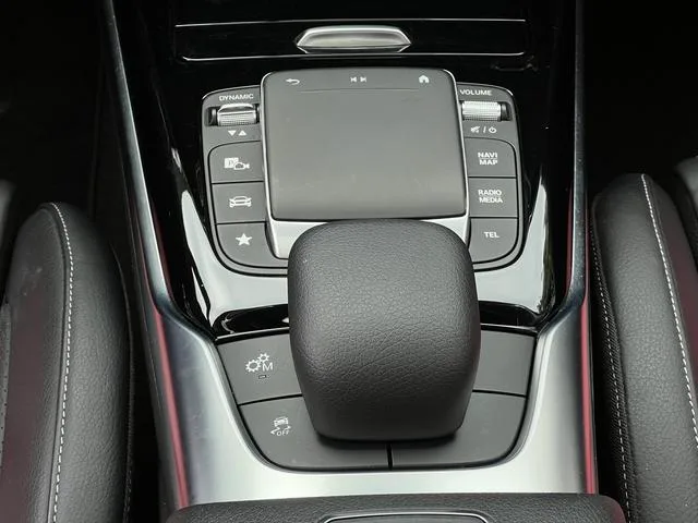 Mercedes-Benz Mercedes-AMG A-Class 2020 AMG A 35 4MATIC interior photo 18 Mercedes-Benz Mercedes-AMG A-Class 2020 AMG A 35 4MATIC interior photo 18