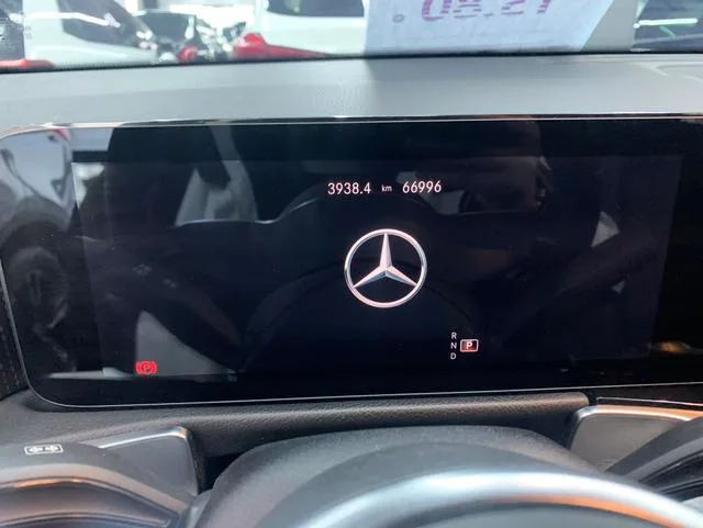 Mercedes-Benz GLB 2021 GLB 200 Type dynamique intérieur photo 17 Mercedes-Benz GLB 2021 GLB 200 Type dynamique intérieur photo 17