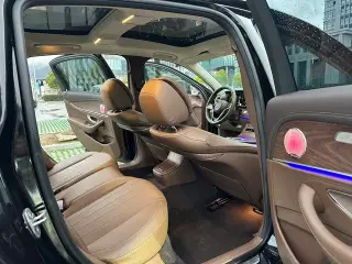 Mercedes-Benz E-Class 2023 E 260 L Passenger car interior photo 11 Mercedes-Benz E-Class 2023 E 260 L Passenger car interior photo 11