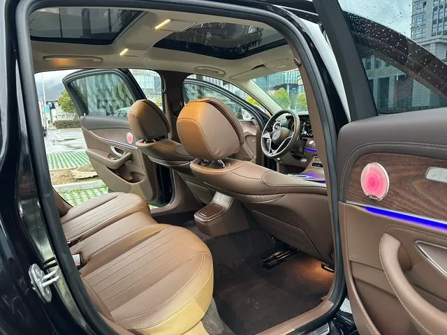 Mercedes-Benz E-Class 2023 E 260 L Passenger car interior photo 11 Mercedes-Benz E-Class 2023 E 260 L Passenger car interior photo 11