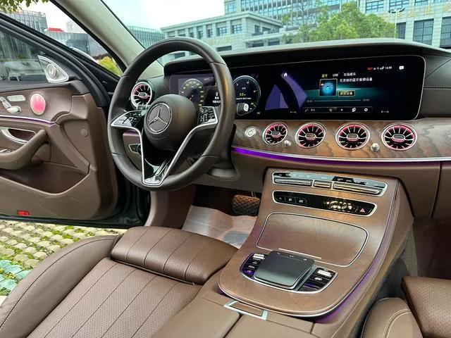 Mercedes-Benz E-Class 2023 E 260 L Passenger car interior photo 14 Mercedes-Benz E-Class 2023 E 260 L Passenger car interior photo 14